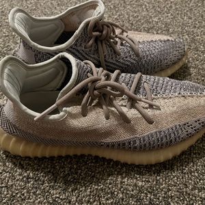 YEEZY 350 V2 ASH Pearl